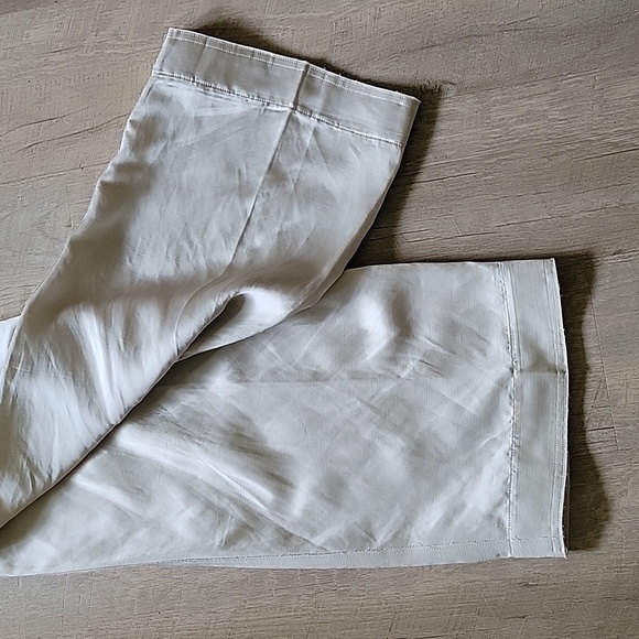 COS shiny cream colored cropped trousers in size US 4. - Picture 9 of 9